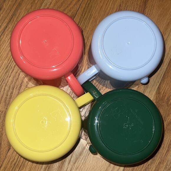 Kitschy Smiley Face Plastic Cups 1970's 3D Nose Dolce Vita - Picture 6 of 7